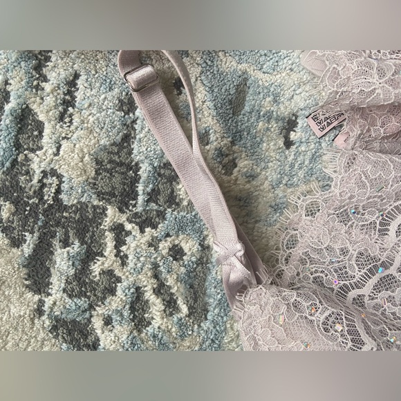 Victorias Secret Unlined Bra 36C - Picture 5 of 9